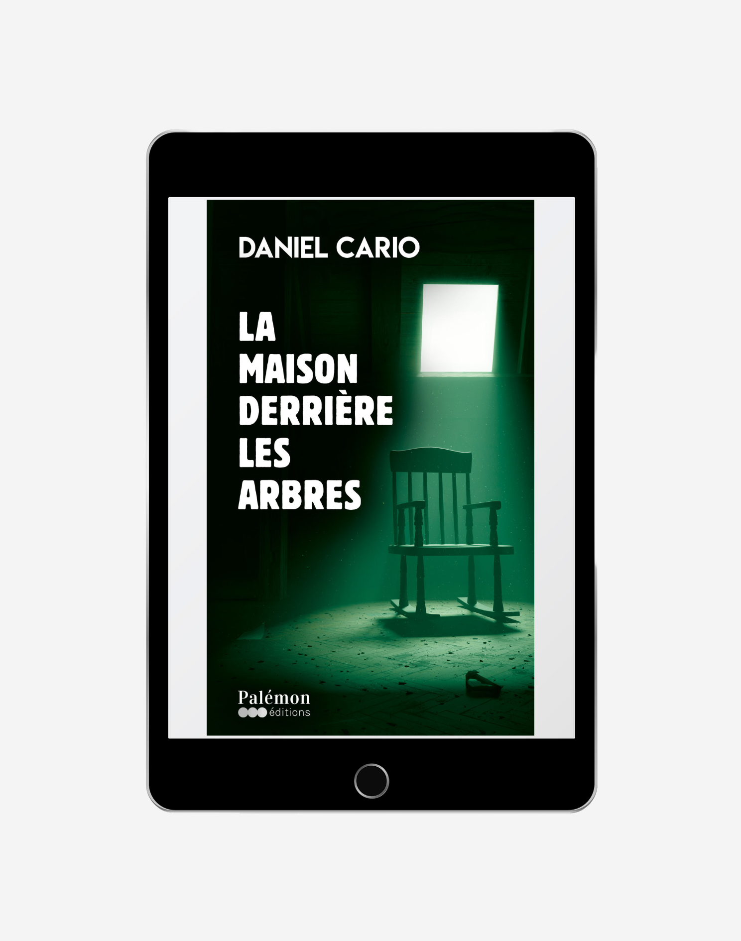 La maison derrière les arbres